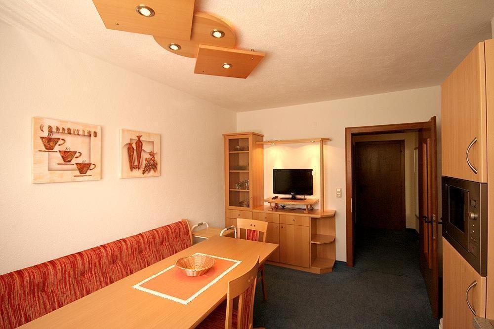 Haus Raetia Apartment Serfaus Phòng bức ảnh