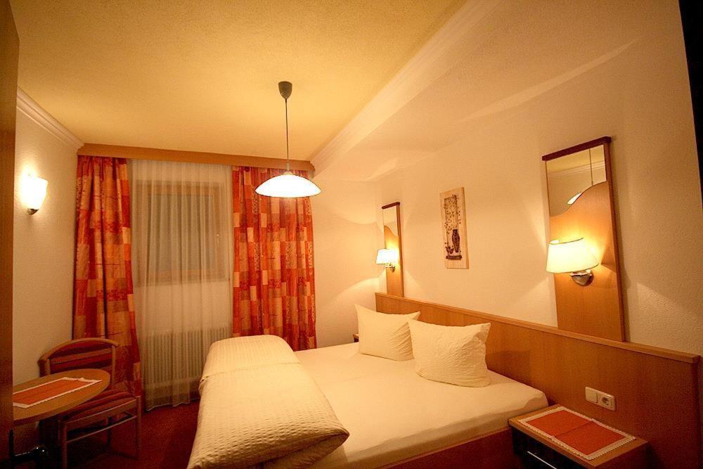 Haus Raetia Apartment Serfaus Phòng bức ảnh